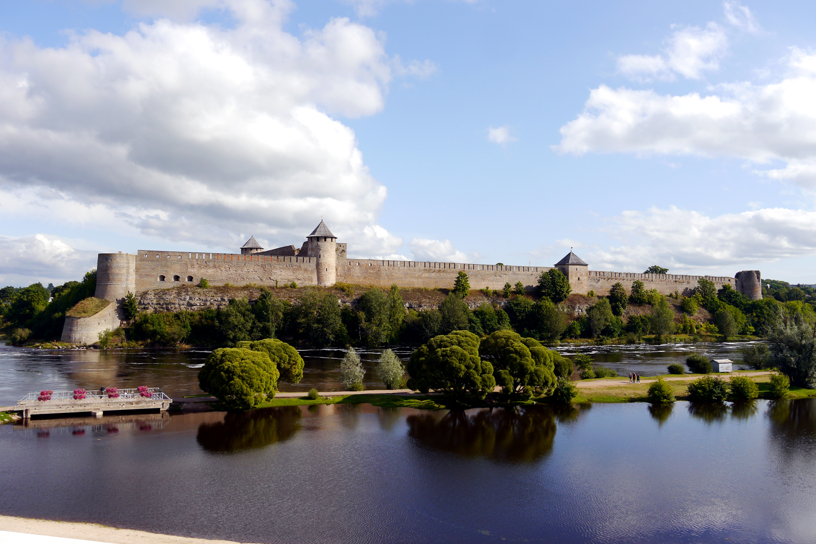 Narva in Estland und Iwangorod in Russland